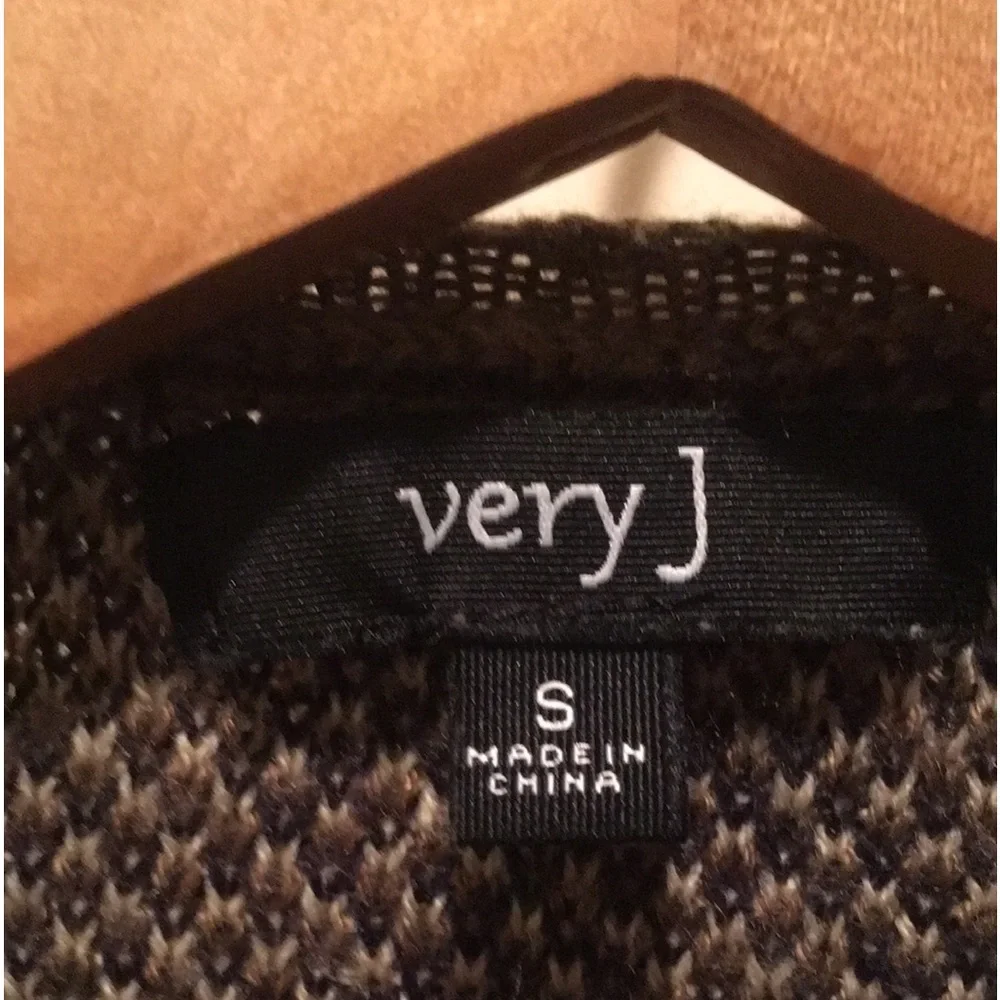 Very J women’s Small Boho Poncho Cover-Up, Southwestern Vibe, Tribal pattern - Picture 2 of 16